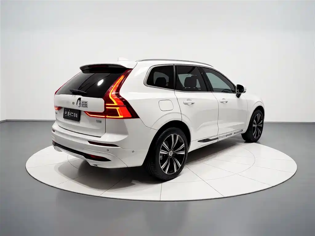 Volvo XC60 2023 T8 Luxury