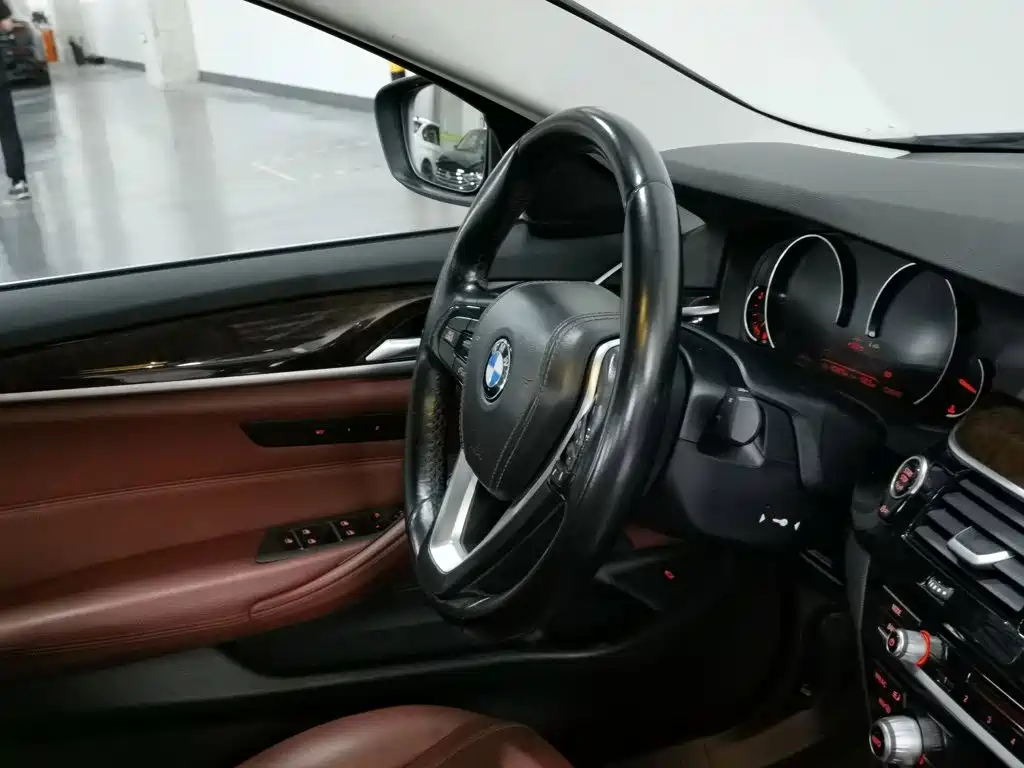 BMW 5 Series — миниатюра 22