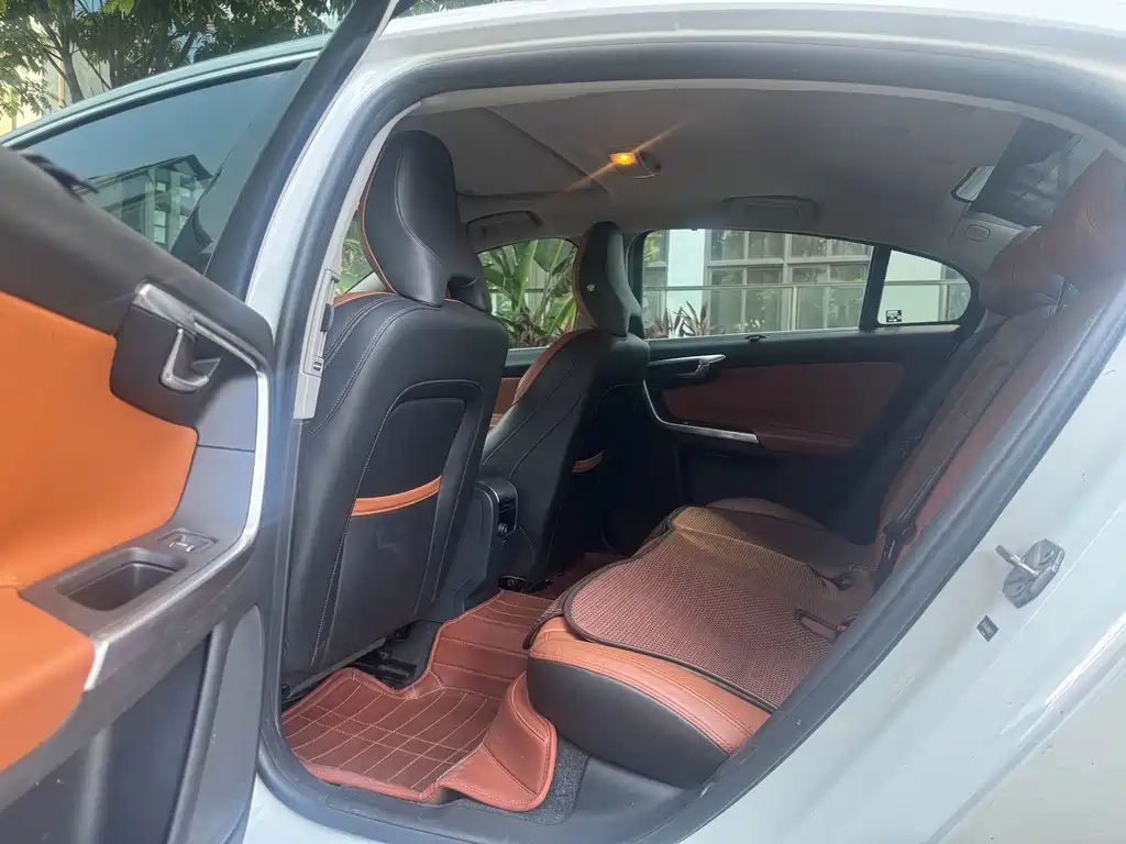 Volvo S60 — миниатюра 5