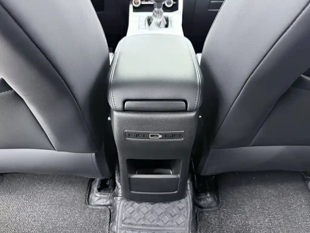 Geely Binyue — миниатюра 10