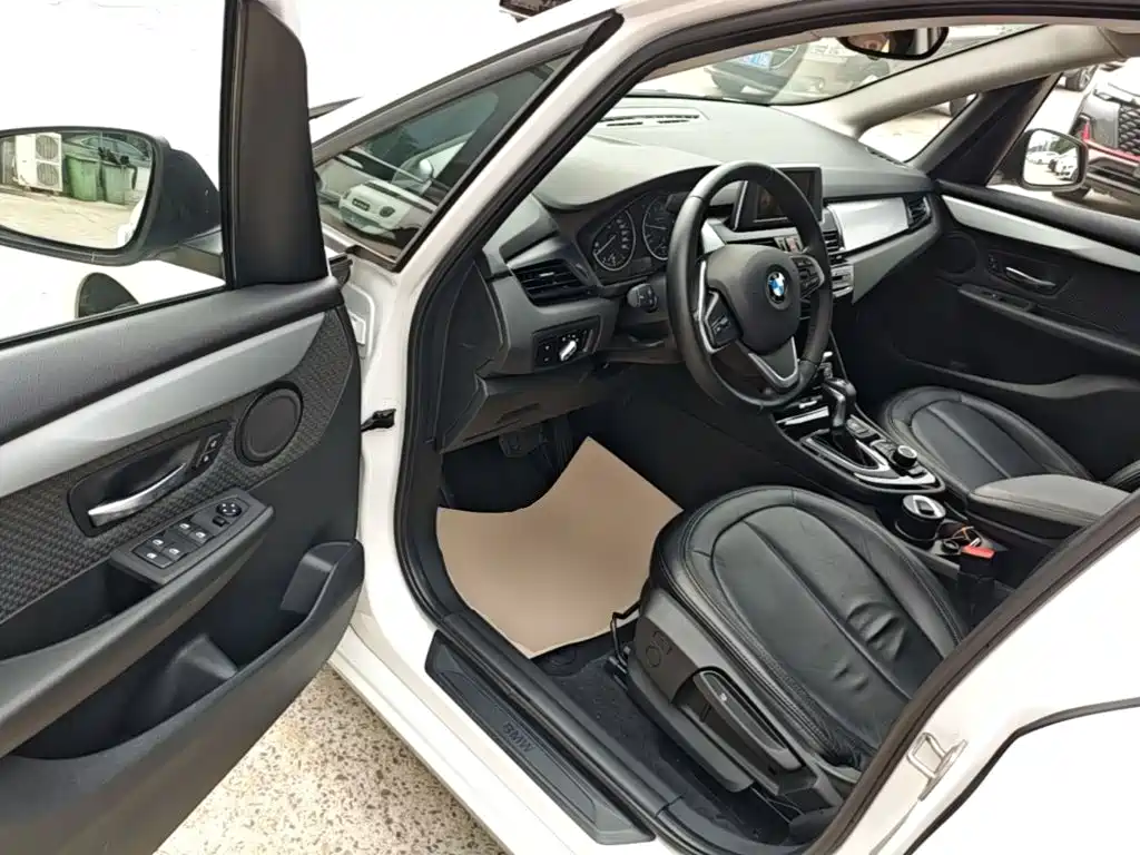 BMW 2 Series Active Tourer — миниатюра 16