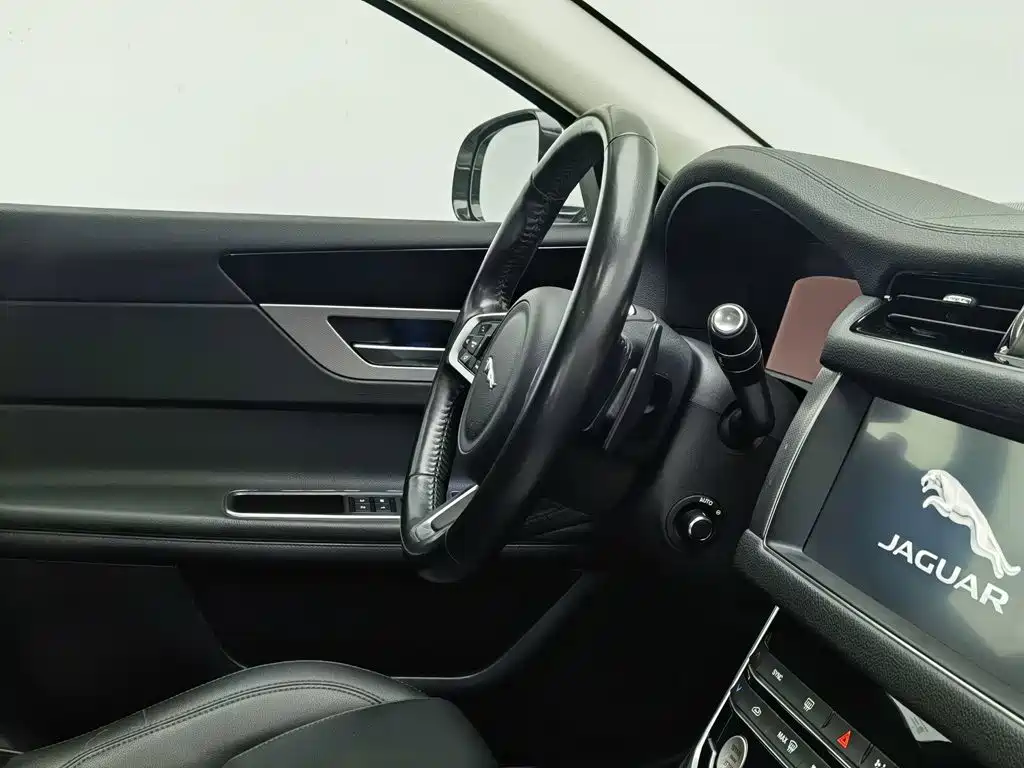 Jaguar XFL — миниатюра 22