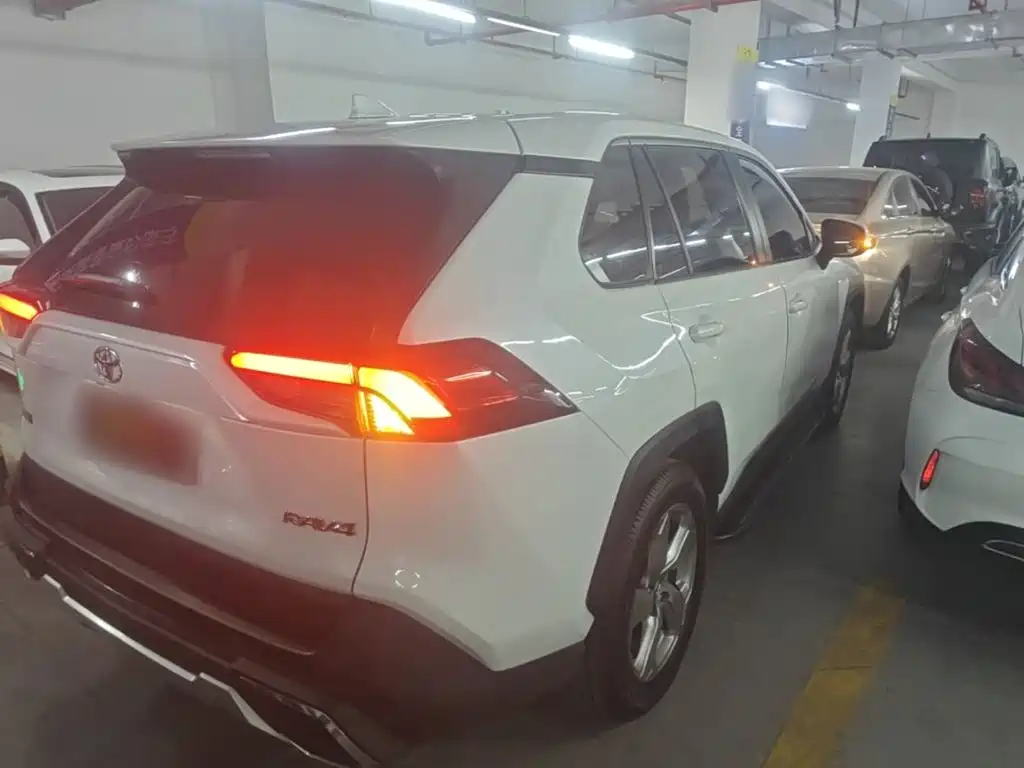 Toyota RAV4 — миниатюра 7