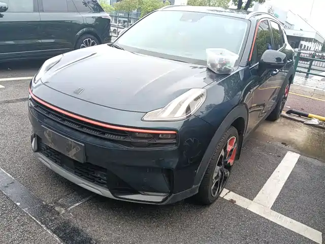 2021 Lynk & Co 06