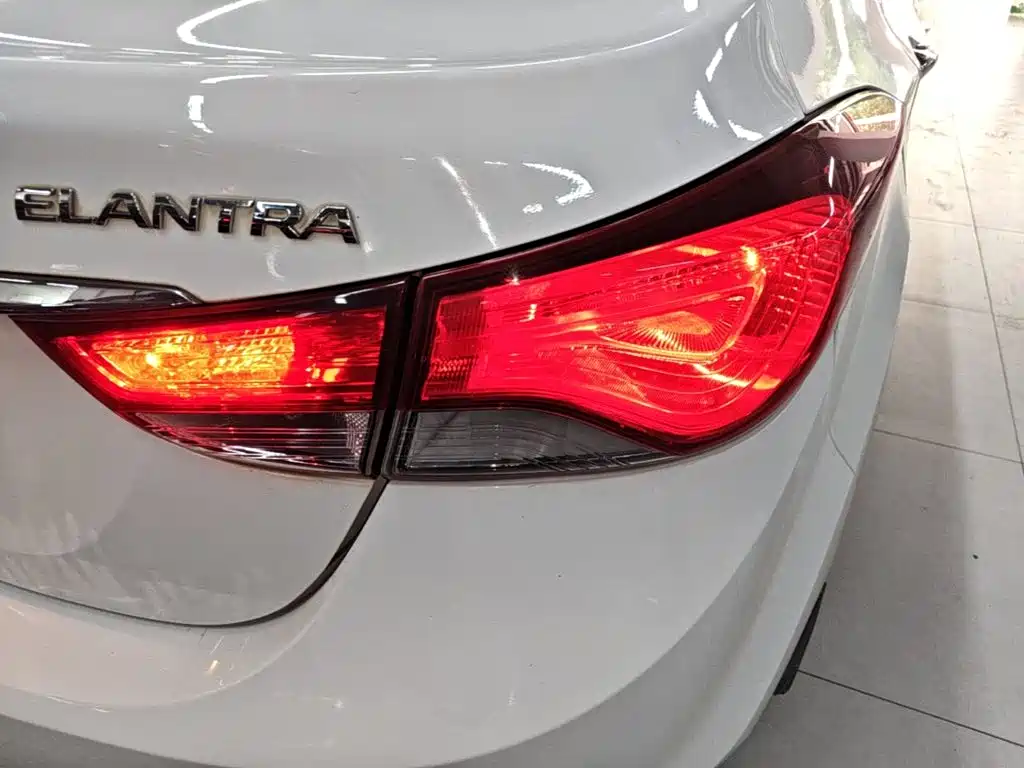 Hyundai Elantra Langdong — миниатюра 8