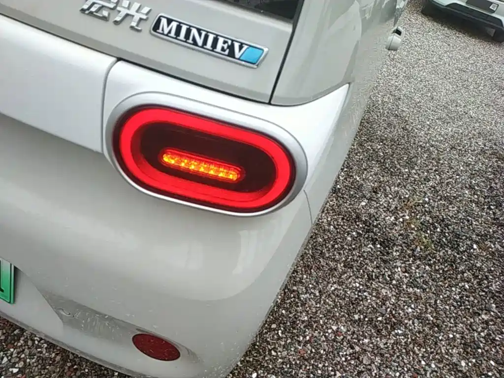 Wuling MINIEV — миниатюра 8