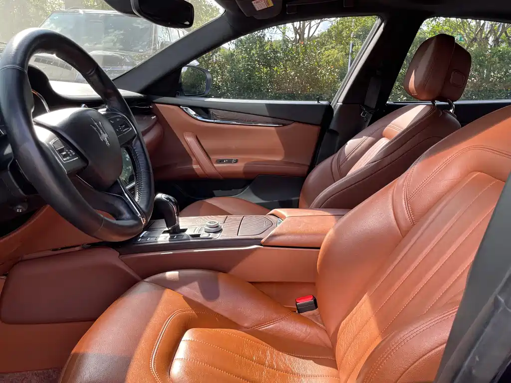 Maserati Quattroporte — миниатюра 5