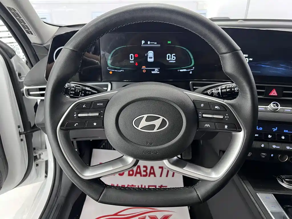 Hyundai Elantra — миниатюра 10
