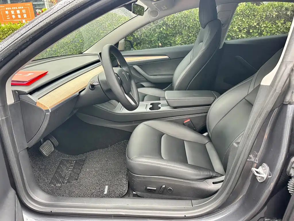 Tesla Model 3 — миниатюра 12