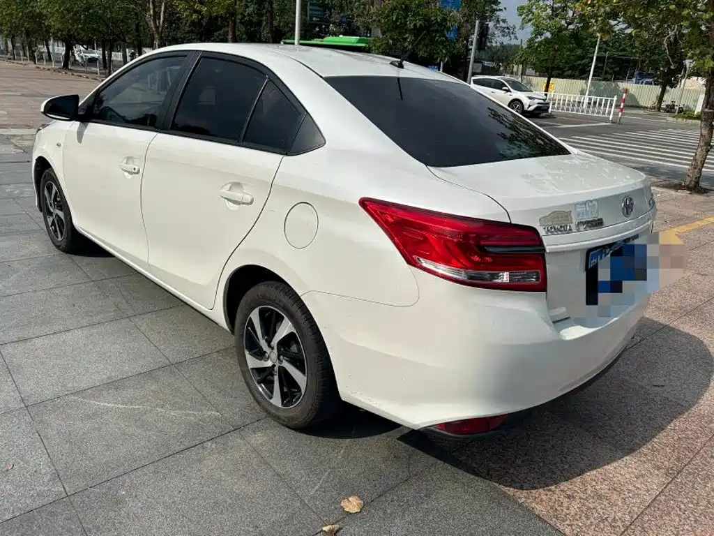 Toyota Yaris L — миниатюра 6