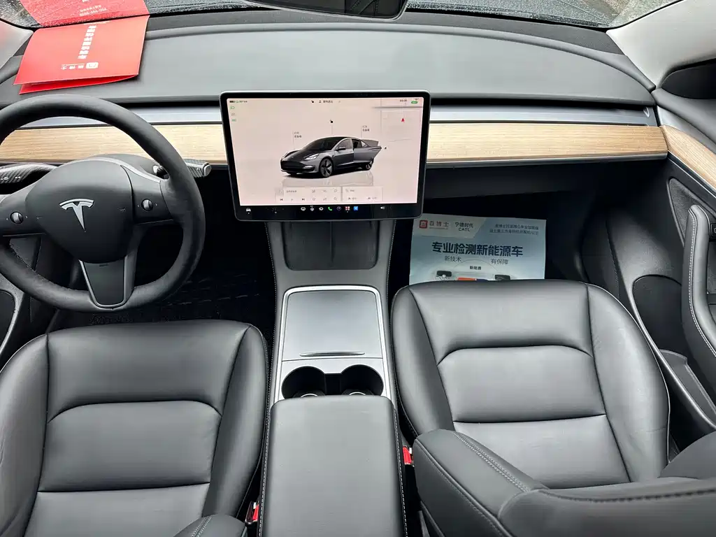 Tesla Model 3 — миниатюра 7