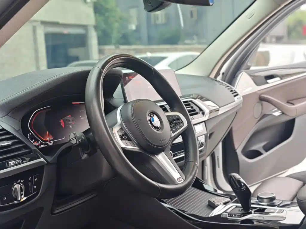BMW X3 — миниатюра 10