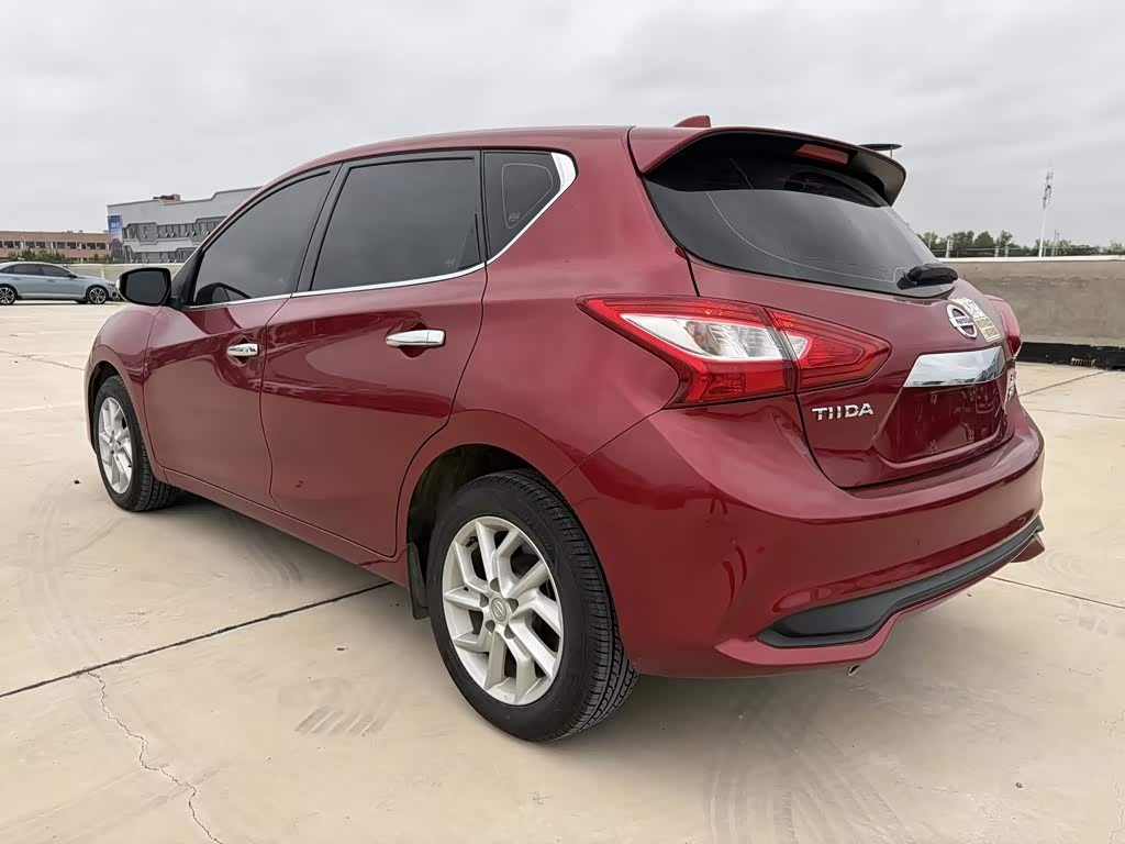 Nissan Tiida 1.6 л 2021 г. красный/фиолетовый, пробег 38000 км