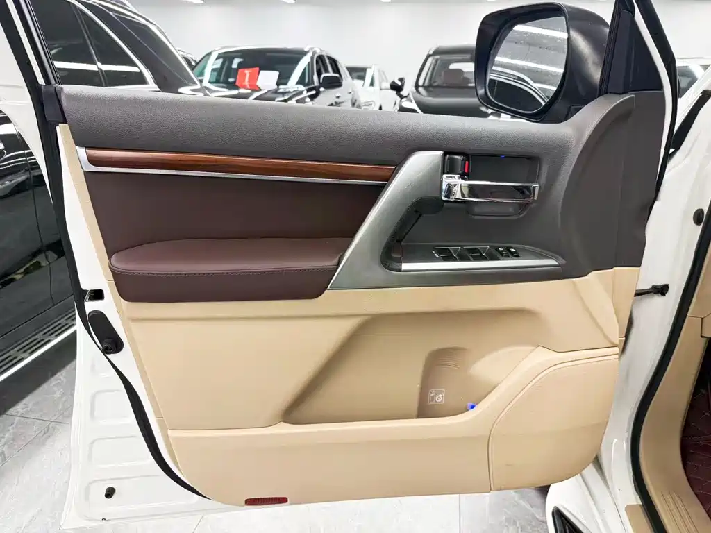 Toyota Land Cruiser — миниатюра 10