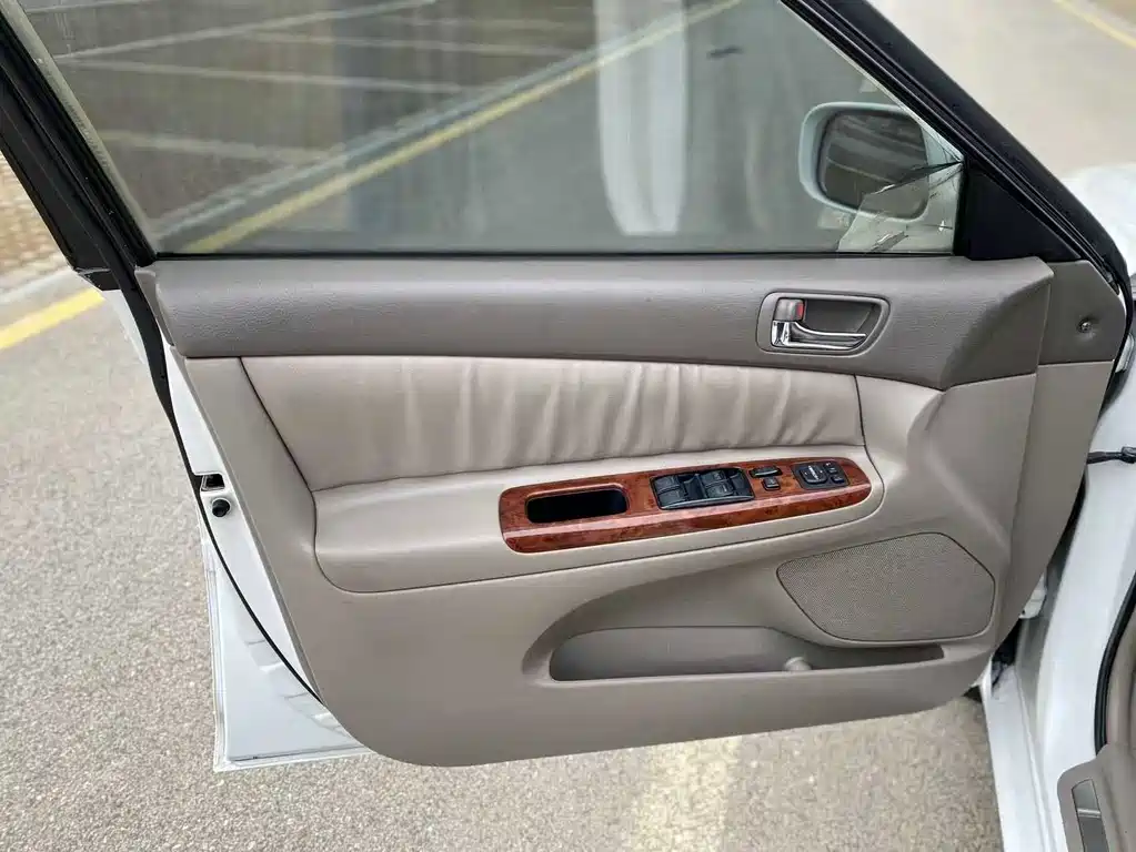 Toyota Camry — миниатюра 12