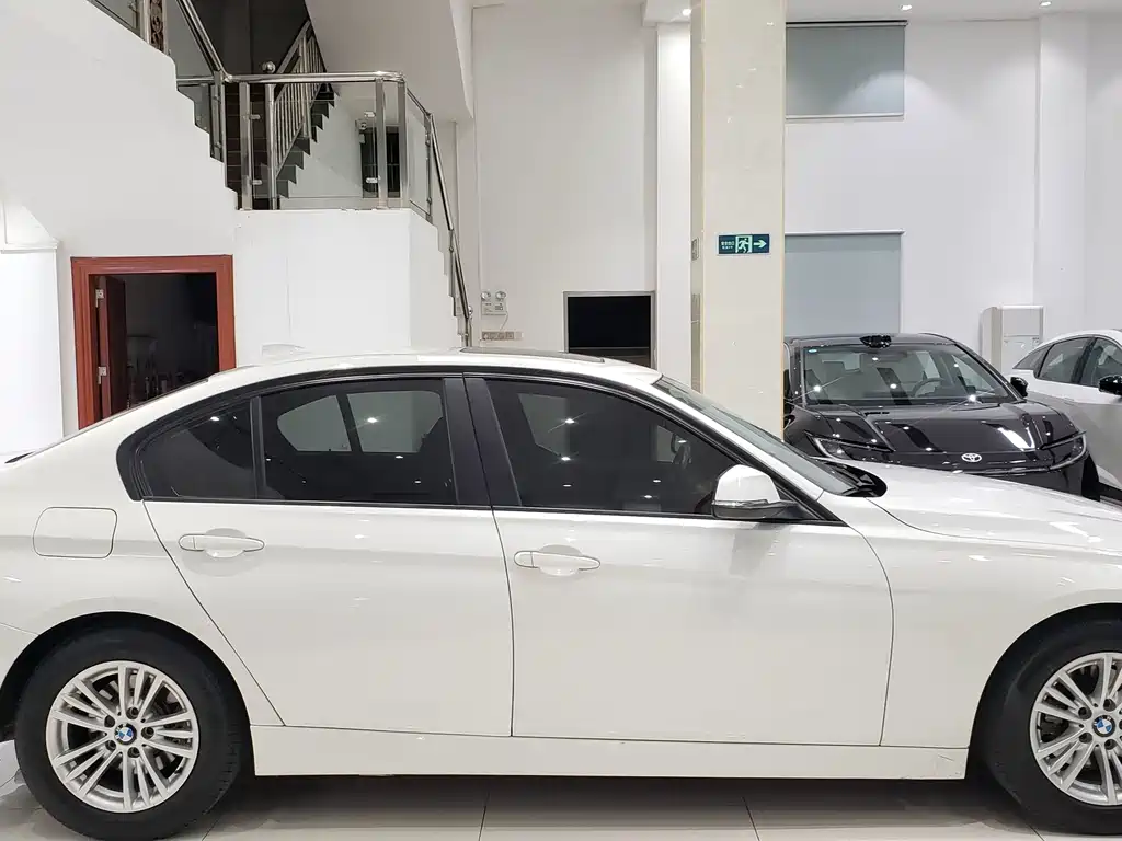 BMW 3 Series — миниатюра 12