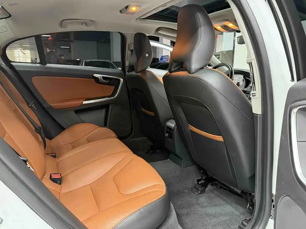 Volvo S60 — миниатюра 16