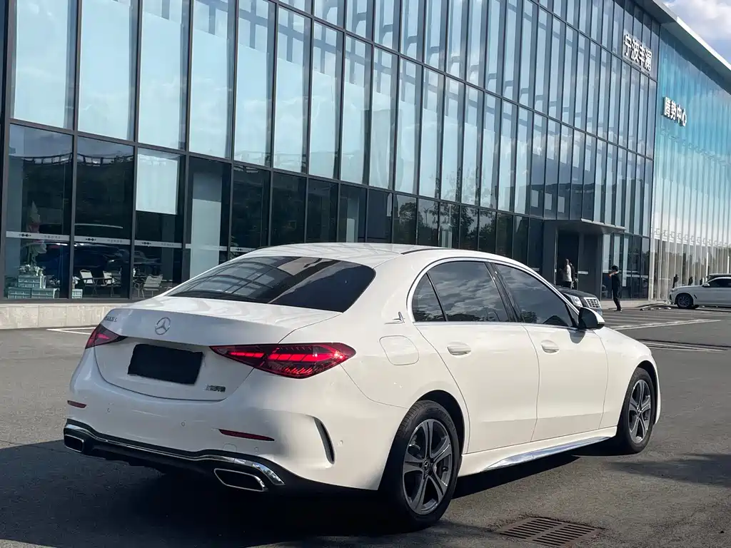 Mercedes-Benz C-Class — миниатюра 16