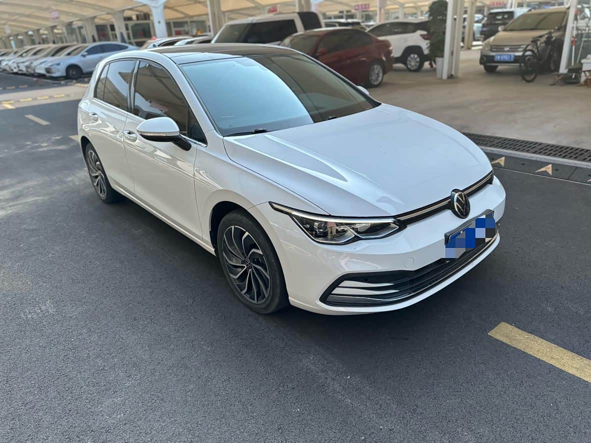 Volkswagen Golf 1.4 л 2022 г. Белый, пробег 25000 км