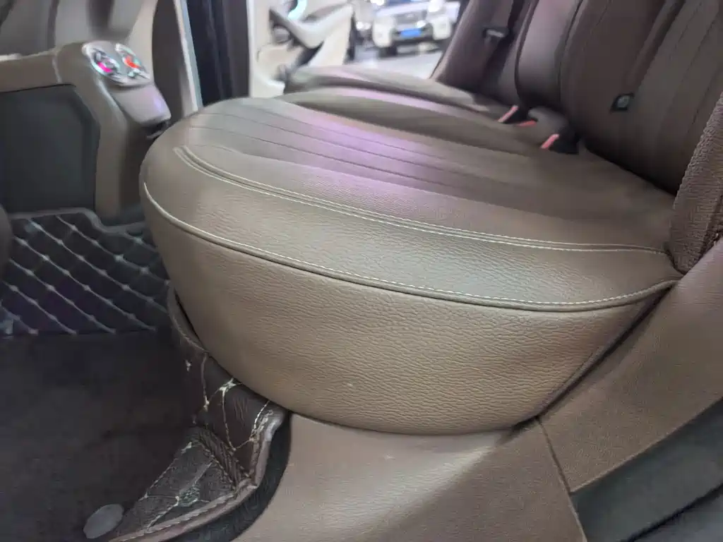 Mercedes-Benz E-Class — миниатюра 19