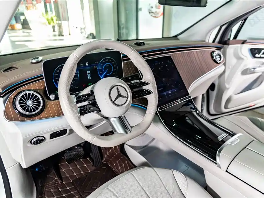 MERCEDES-BENZ EQE SUV