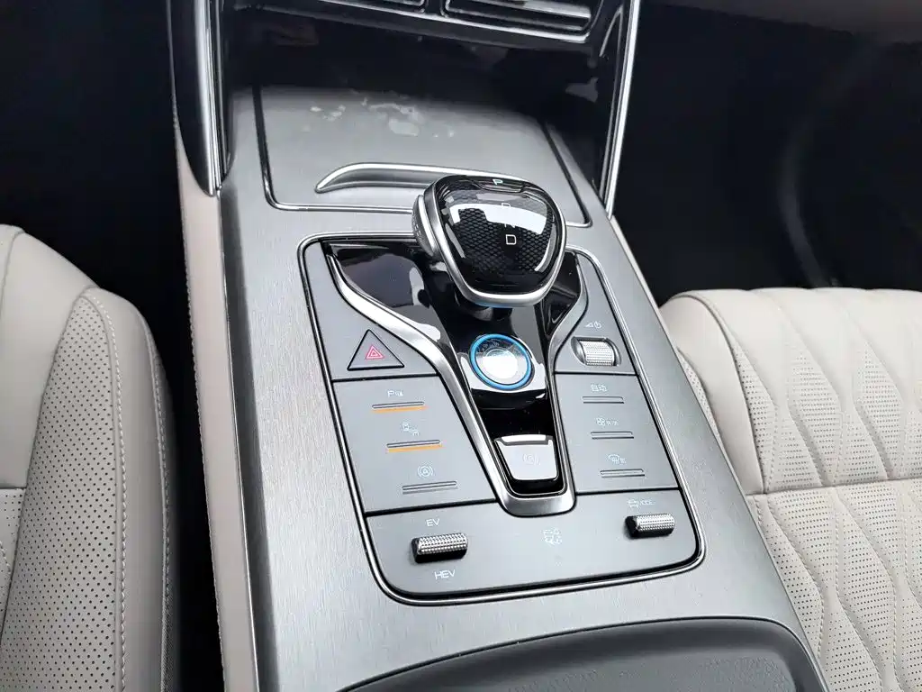 BYD Tang New Energy — миниатюра 13
