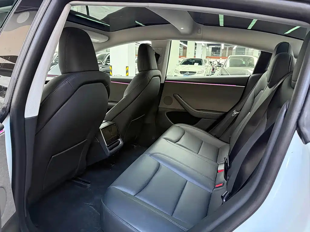 Tesla Model 3 — миниатюра 6