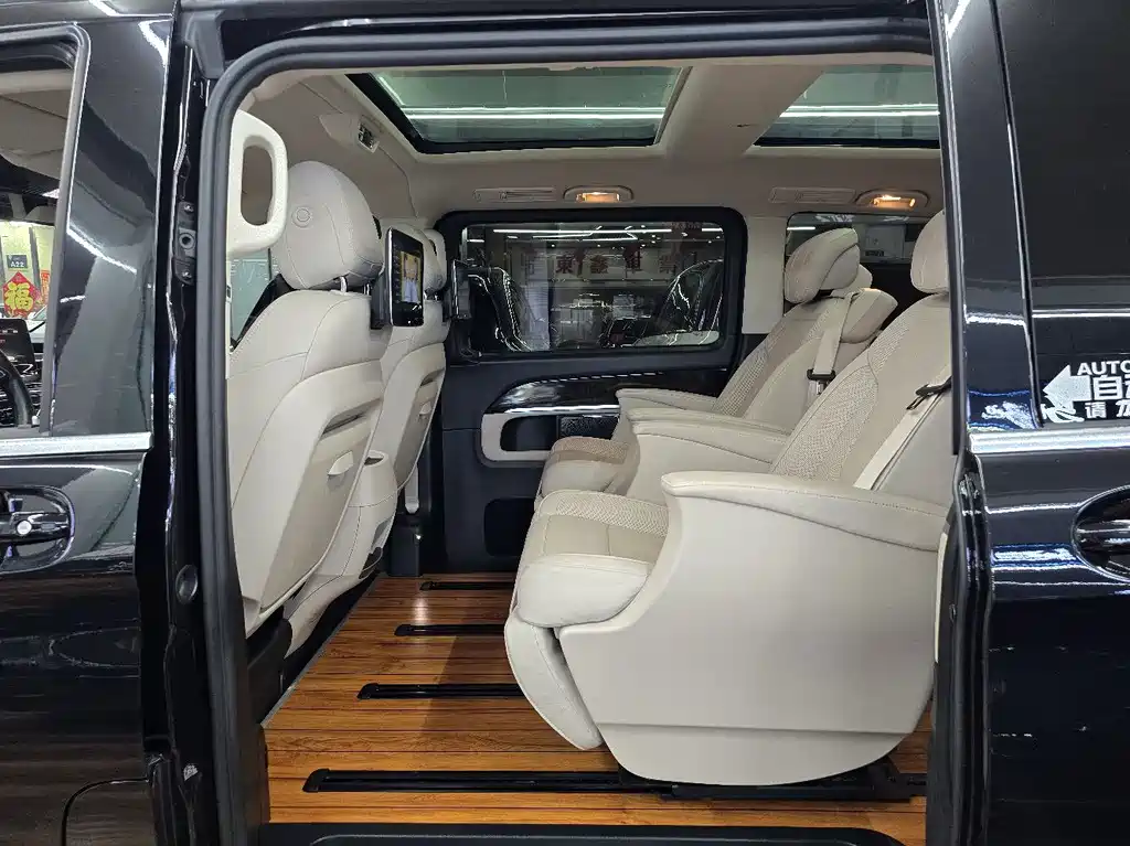 Mercedes-Benz V-Class — миниатюра 13