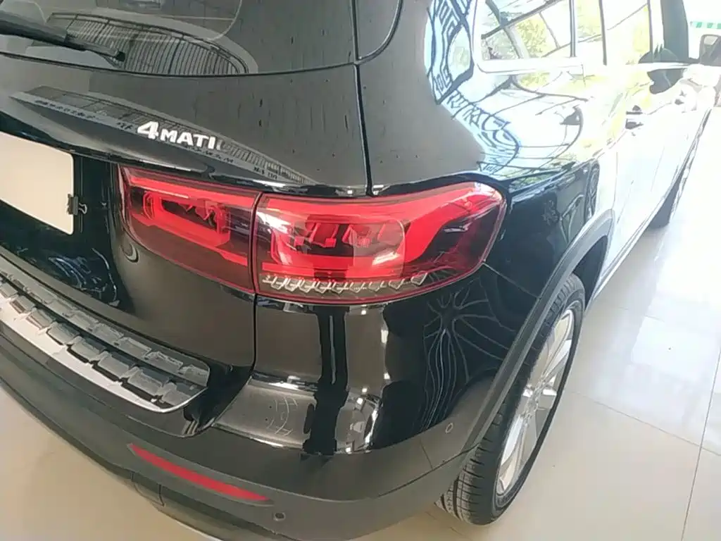 Mercedes-Benz GLB — миниатюра 8