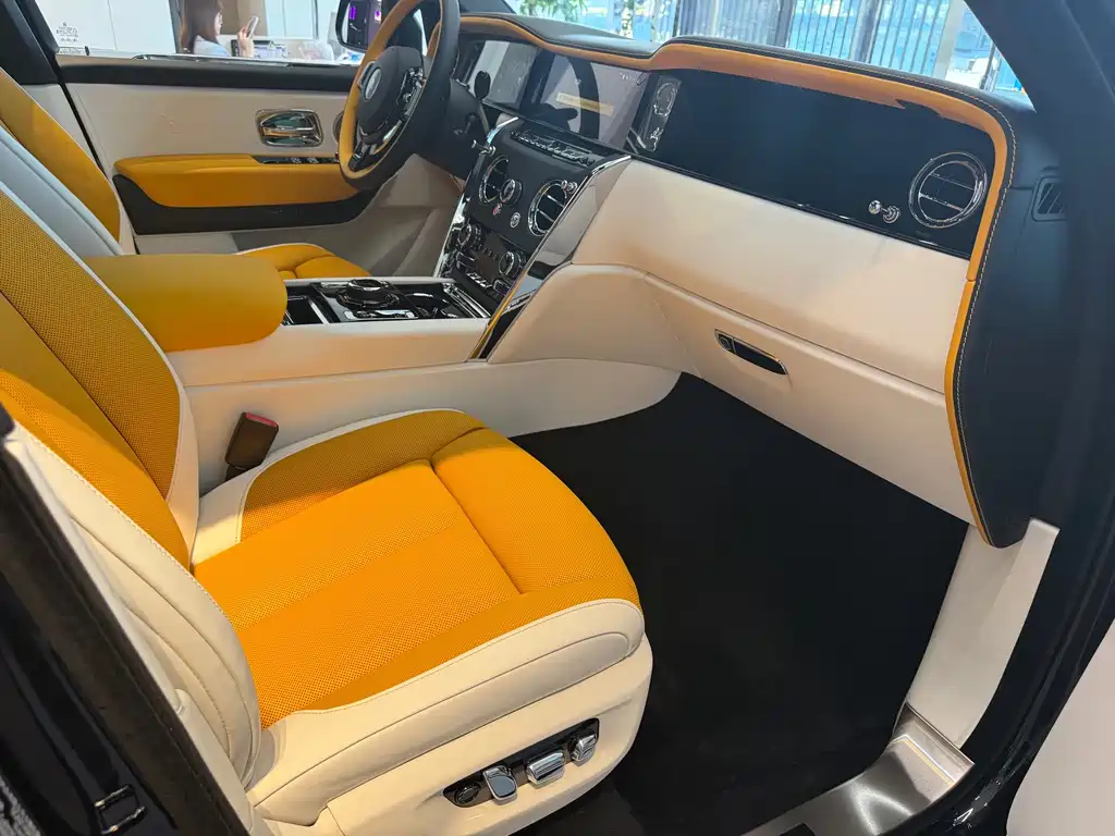 Rolls-Royce Cullinan — миниатюра 5
