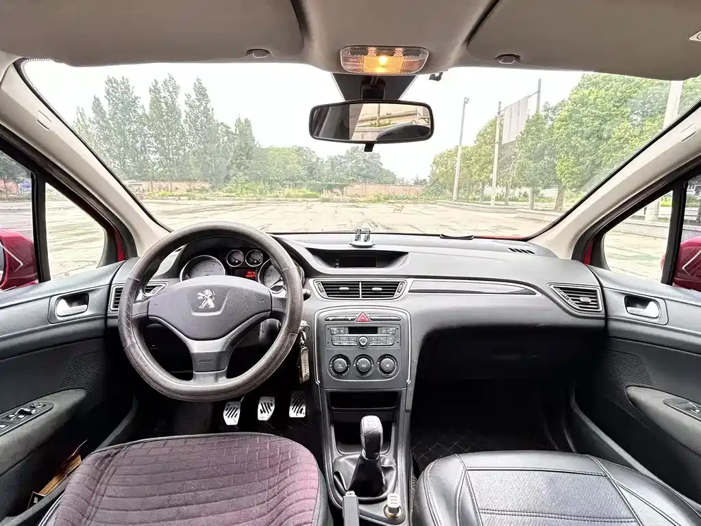 Peugeot 308 2014 1.6L MT