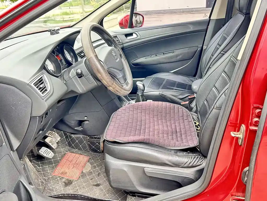Peugeot 308 2014 1.6L MT