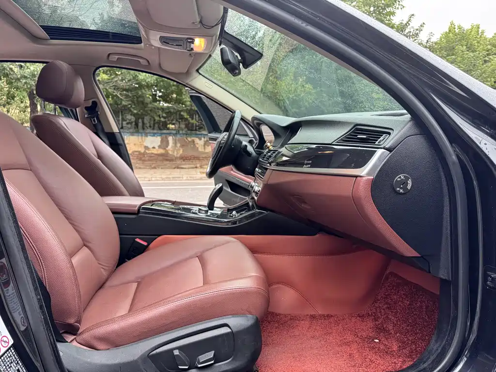BMW 5 Series — миниатюра 8