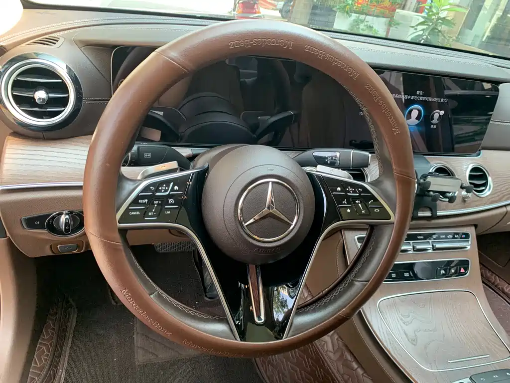 Mercedes-Benz E-Class — миниатюра 17