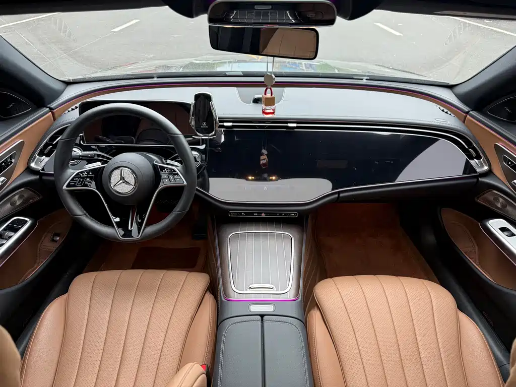 Mercedes-Benz E-Class — миниатюра 9