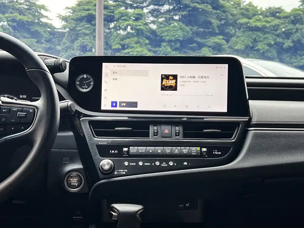Lexus ES — миниатюра 11