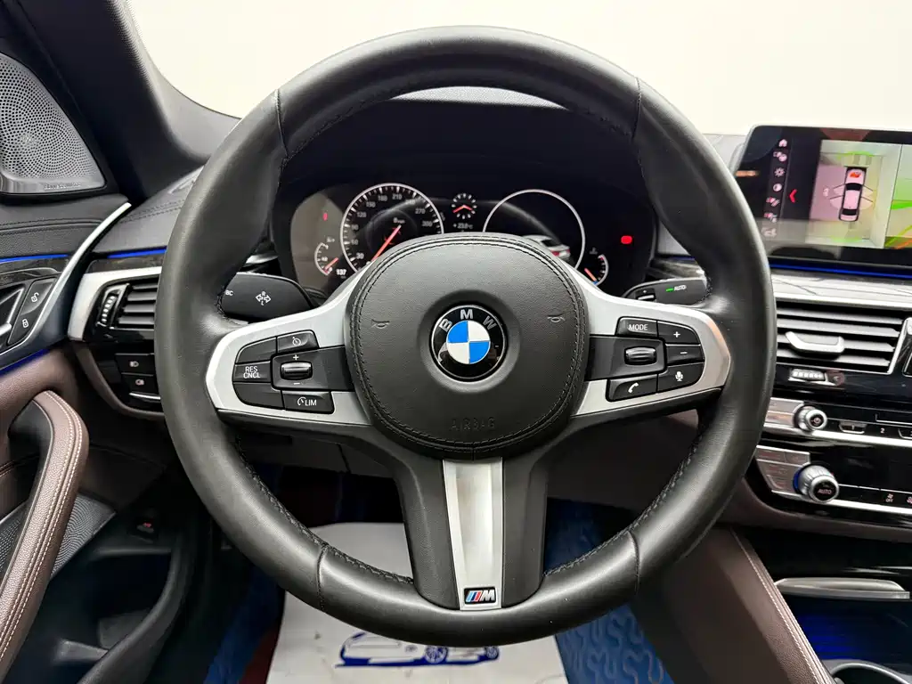 BMW 5 Series — миниатюра 9