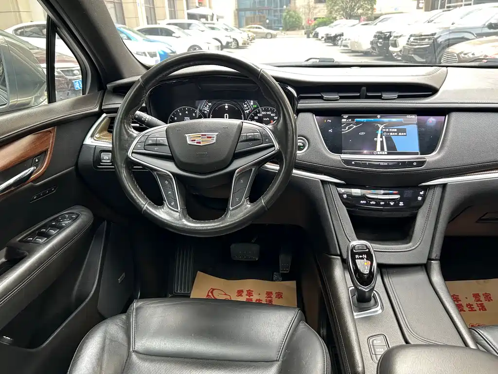 CADILLAC XT5