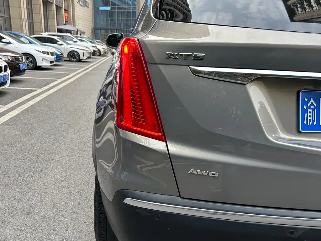 CADILLAC XT5