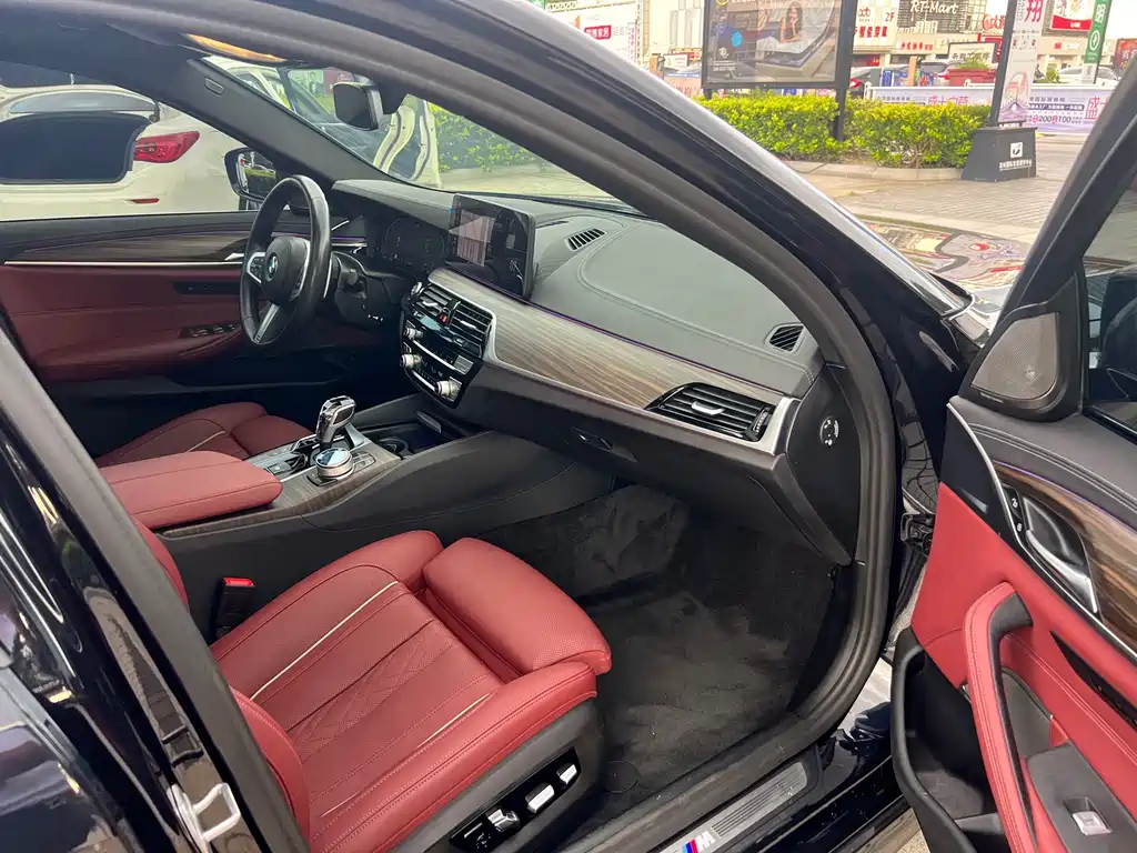 BMW 5 Series — миниатюра 10