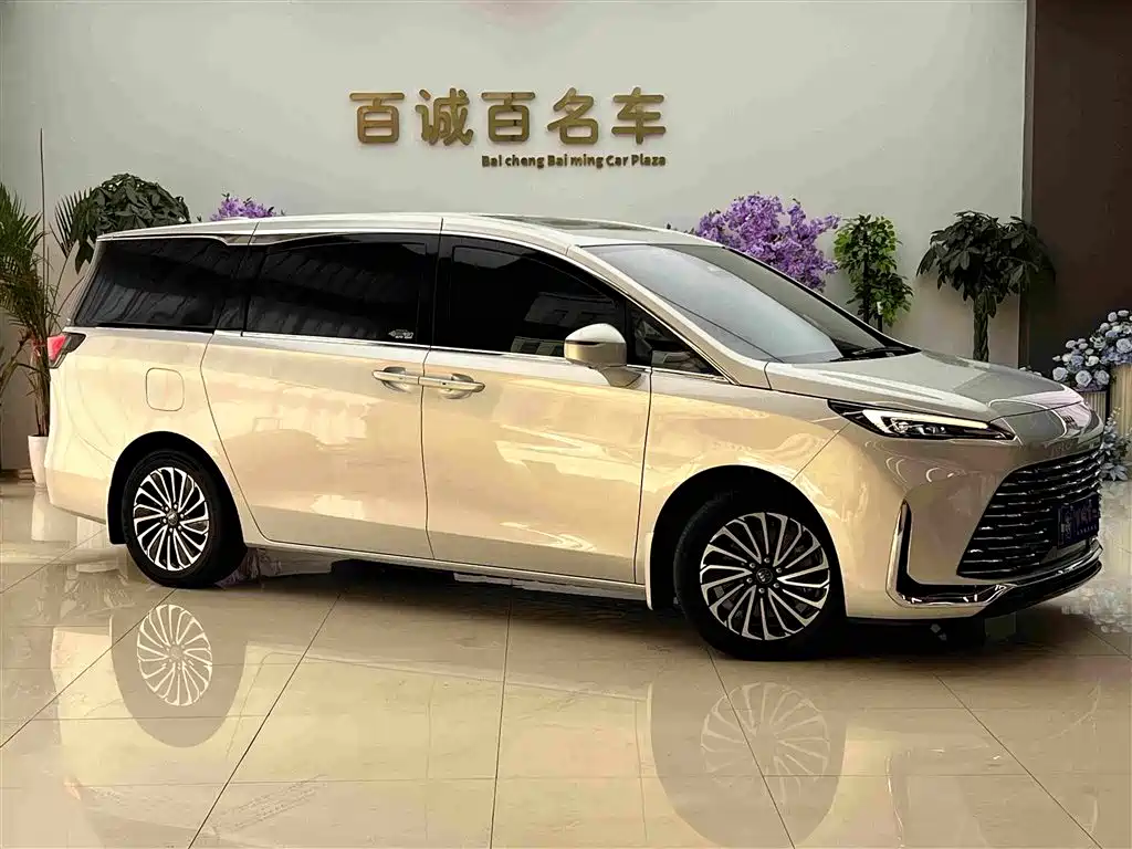 Buick GL8 Hybrid — миниатюра 3