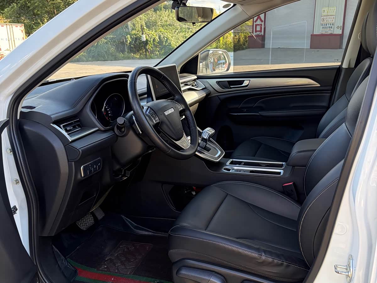 Haval Haval M6 1.5 л 2023 г. Белый, пробег 40000 км