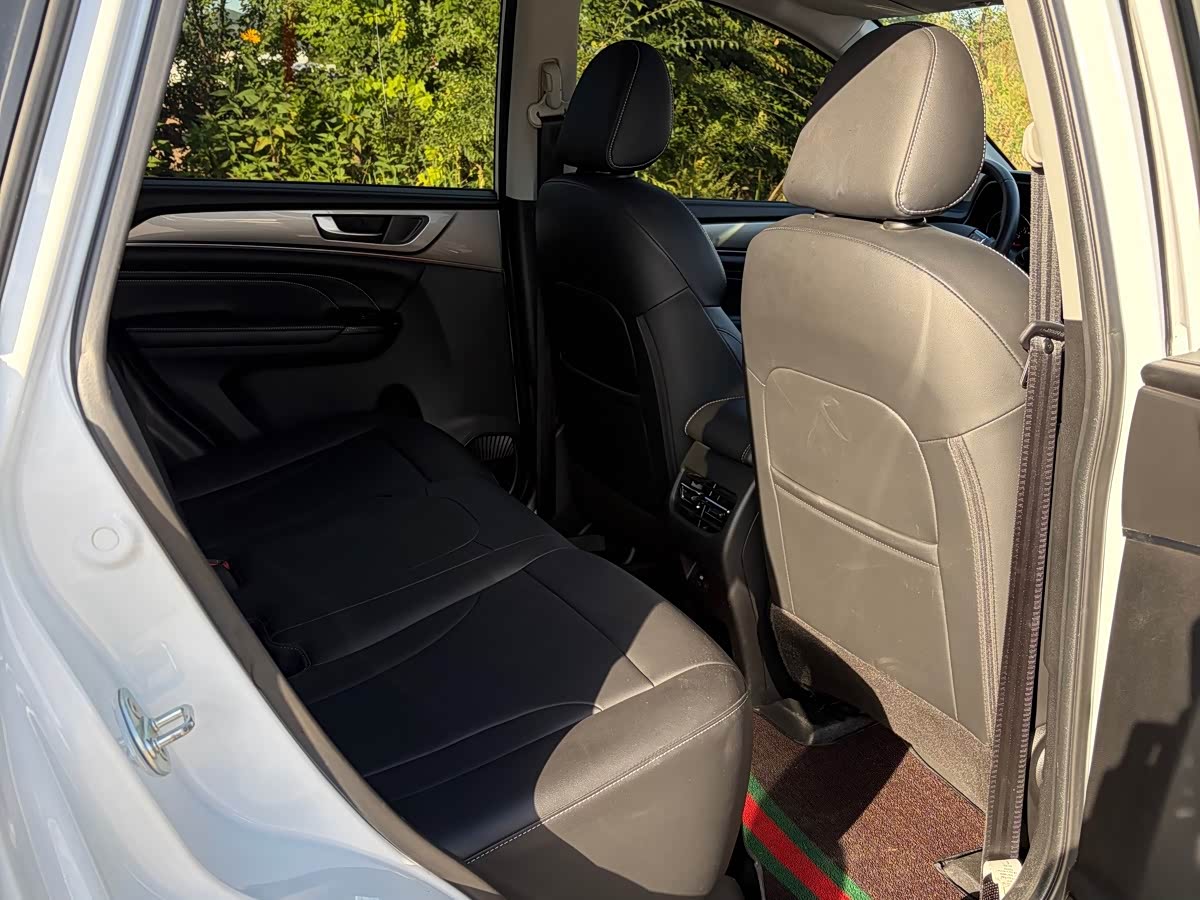 Haval Haval M6 1.5 л 2023 г. Белый, пробег 40000 км