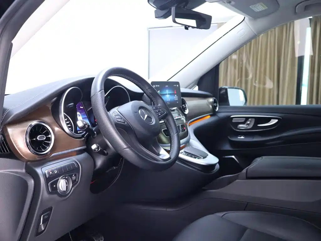 Mercedes-Benz V-Class — миниатюра 11