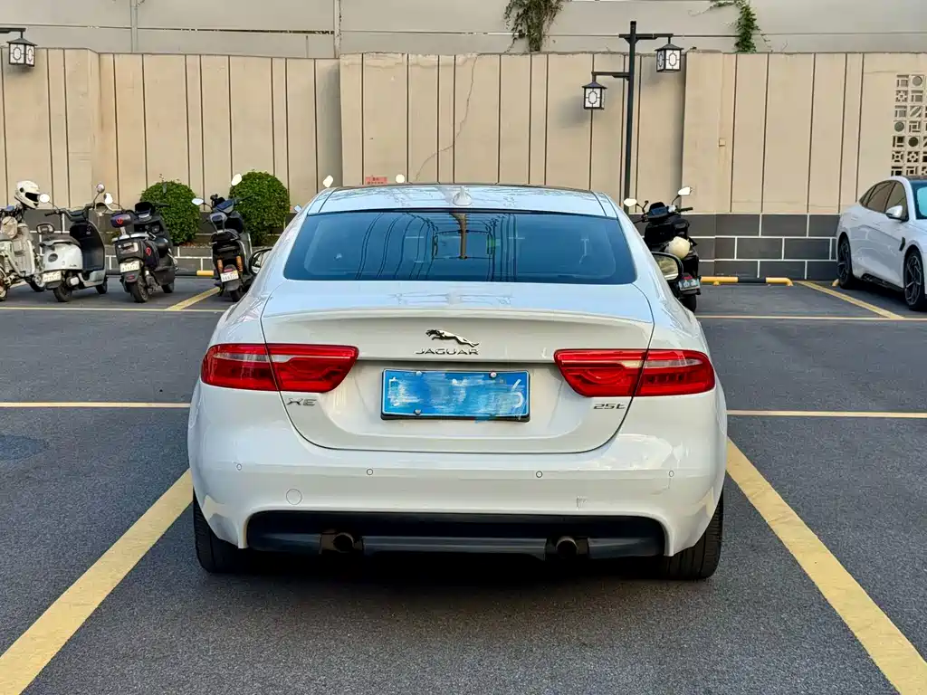 Jaguar XE — миниатюра 6