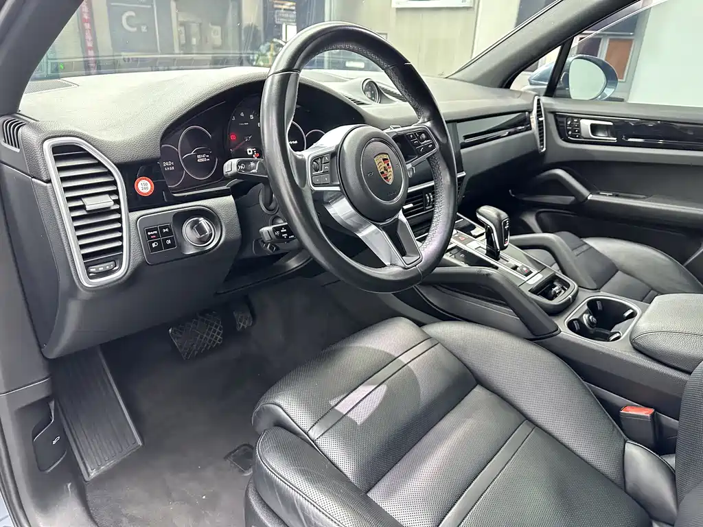 Porsche Cayenne — миниатюра 7