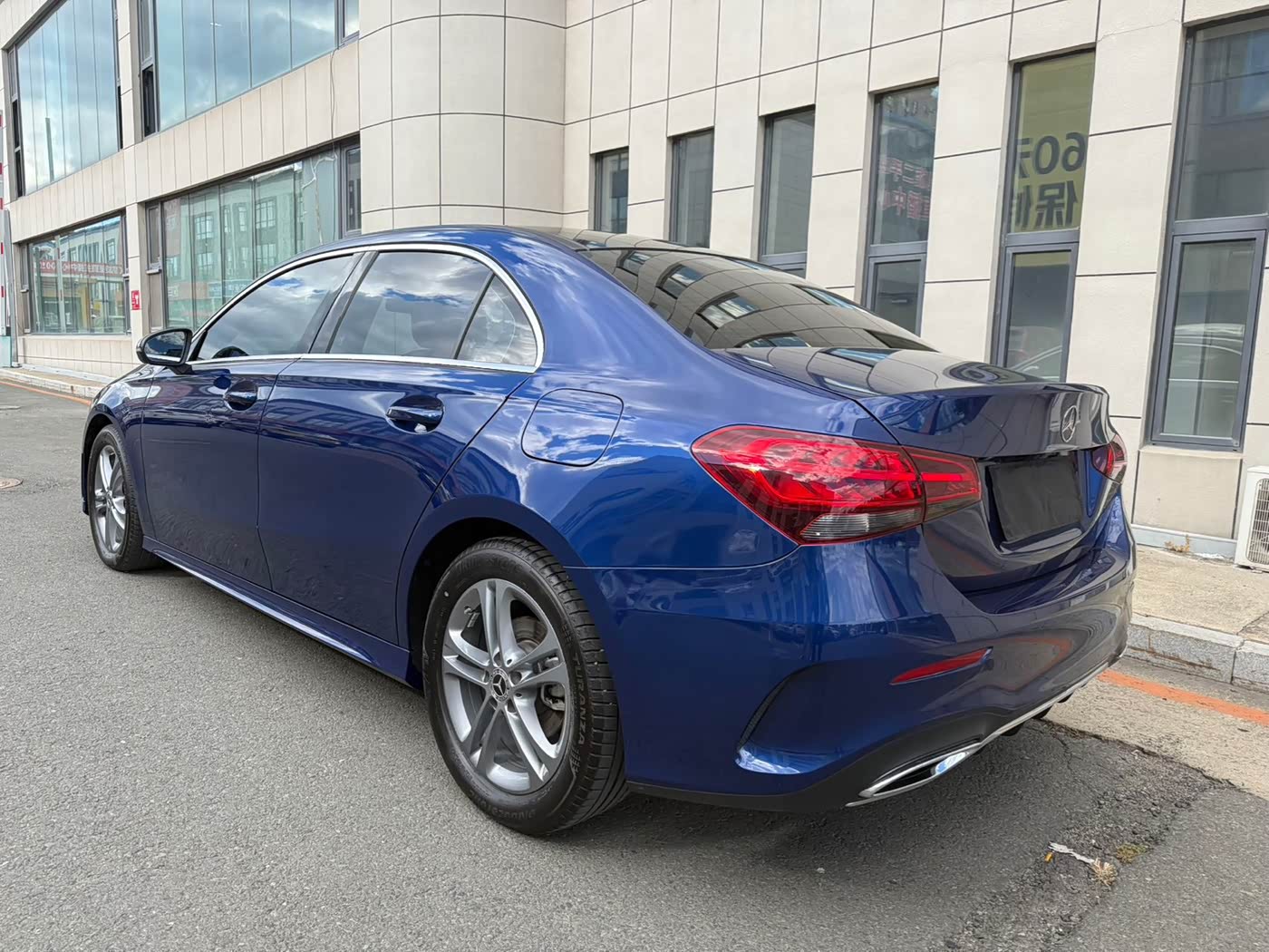 Mercedes-Benz A-Class 1.3 л 2022 г. Голубой, пробег 26000 км