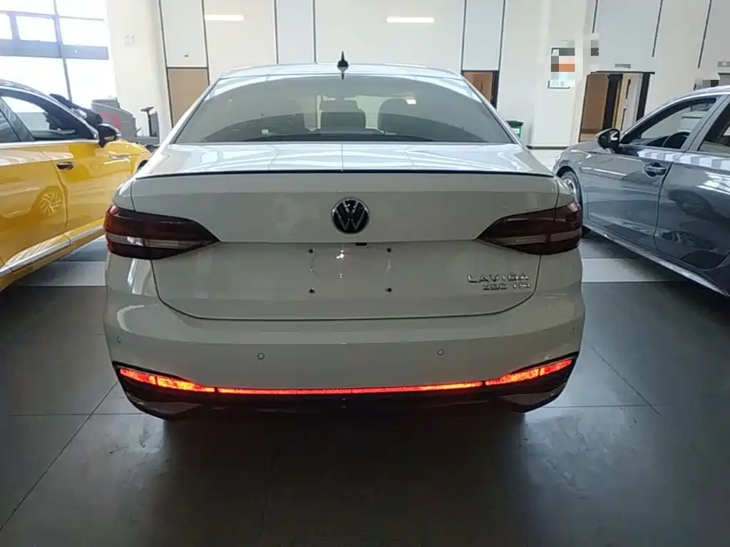 Volkswagen Lavida — миниатюра 6