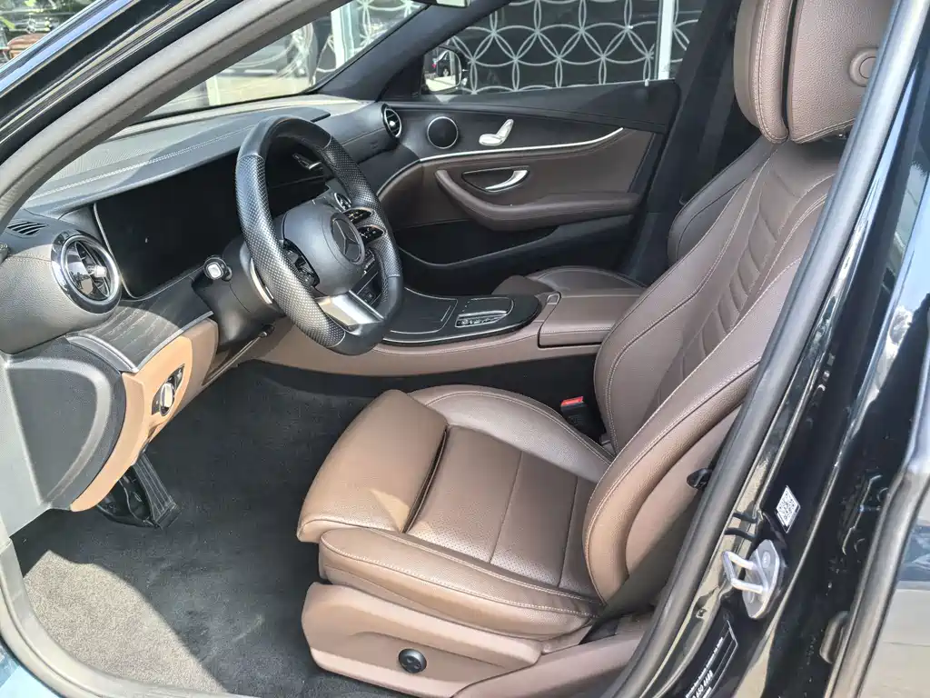 Mercedes-Benz E-Class — миниатюра 11
