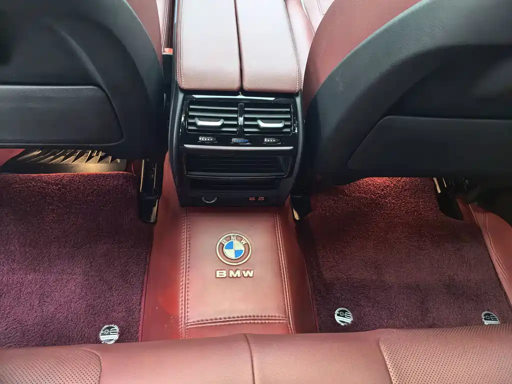 BMW 5 Series — миниатюра 10
